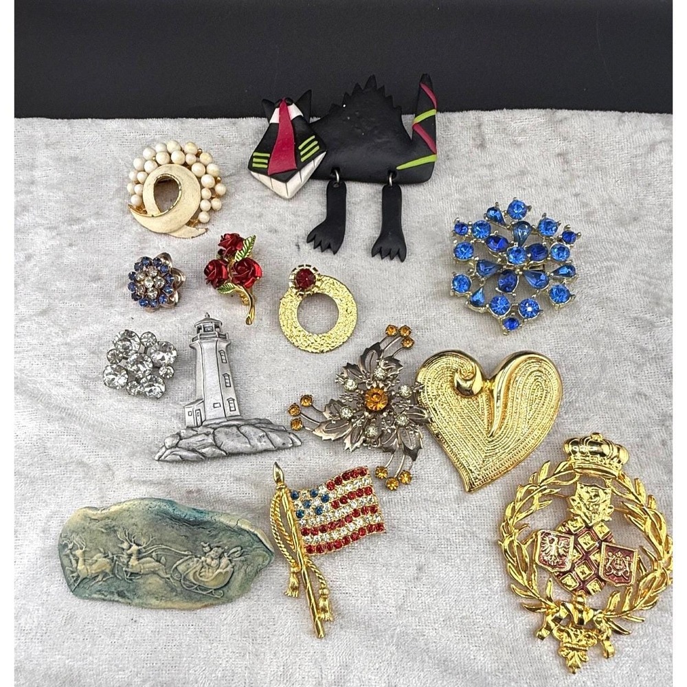 Vintage Estate Brooch Lot Gold Tone Enamel Rhinestone Cat Lighthouse 12pc